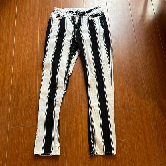 BDG Mom Jeans - Picture 1 of 3